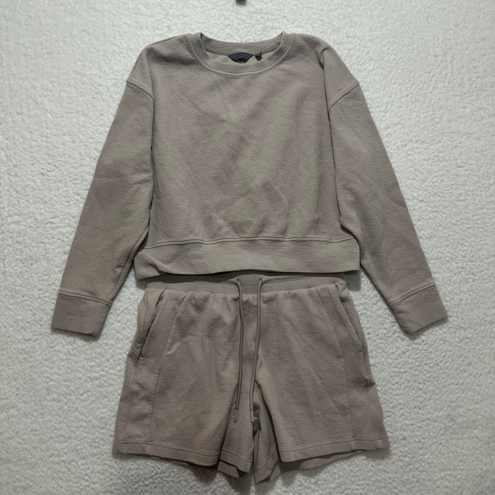 Danskin Women's M Tan Textured Crewneck Sweatshirt & Shorts Set